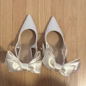 Steve Madden White Heels with Elegant Bow